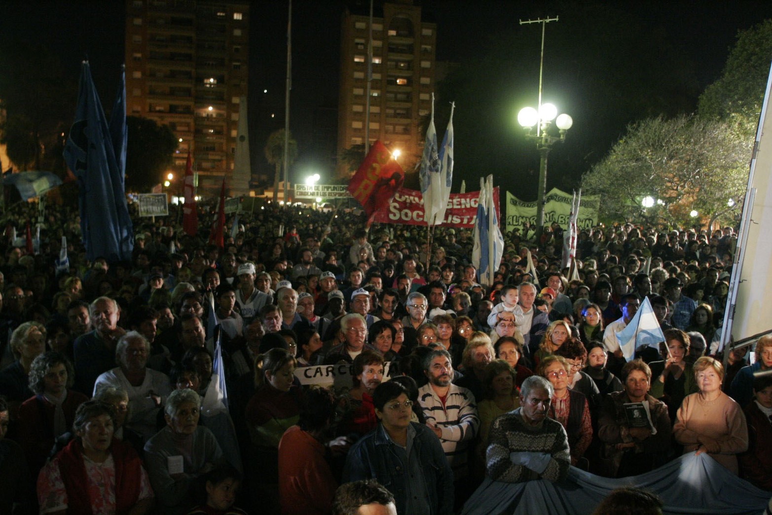 En 2005, la protesta de la marcha de las antorchas también se realizó en plaza 25 de Mayo.