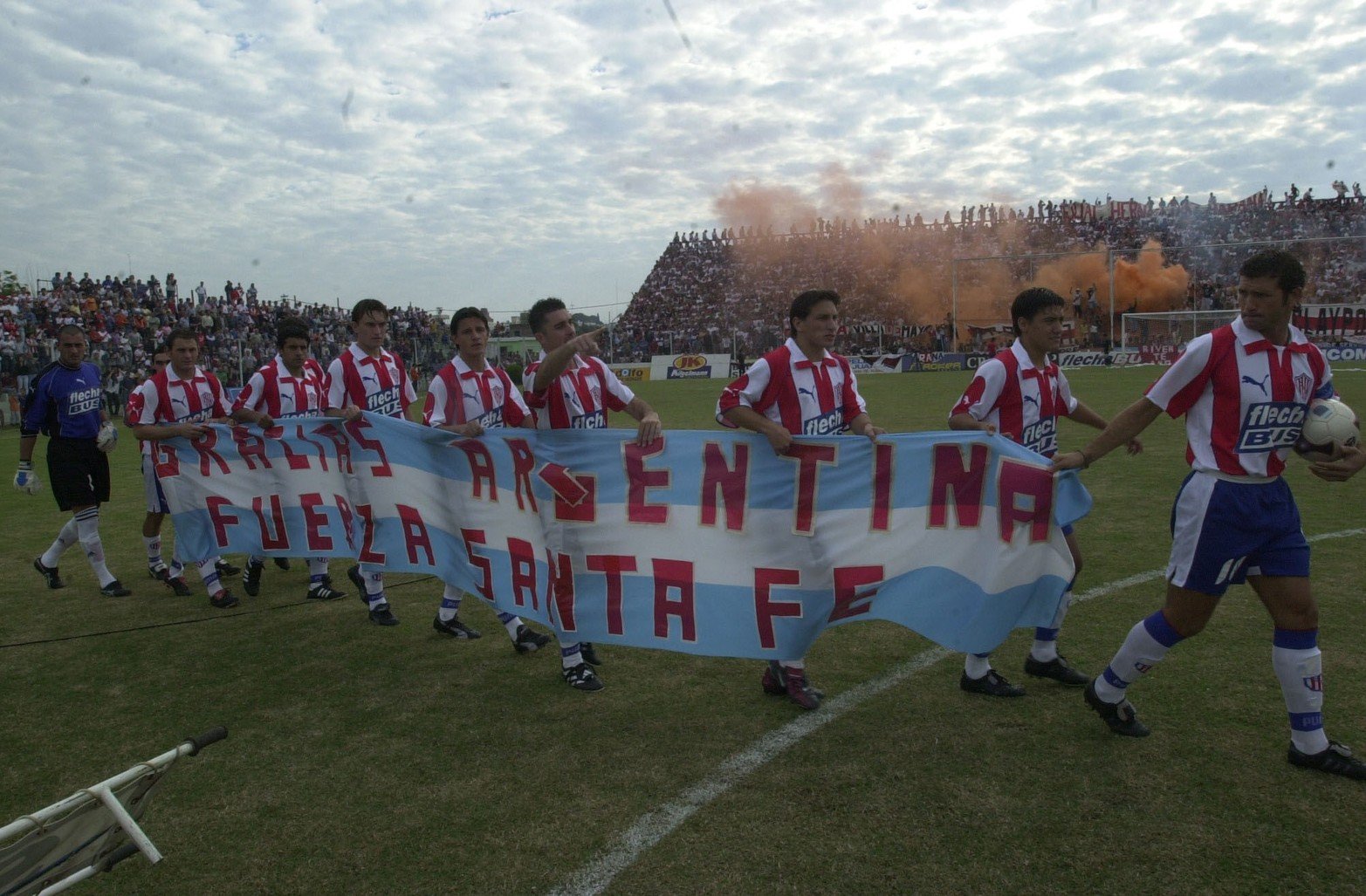 Lunes 12 de mayo de 2003. Unión jugó de local en la cancha de Patronato y enfrentó a River.