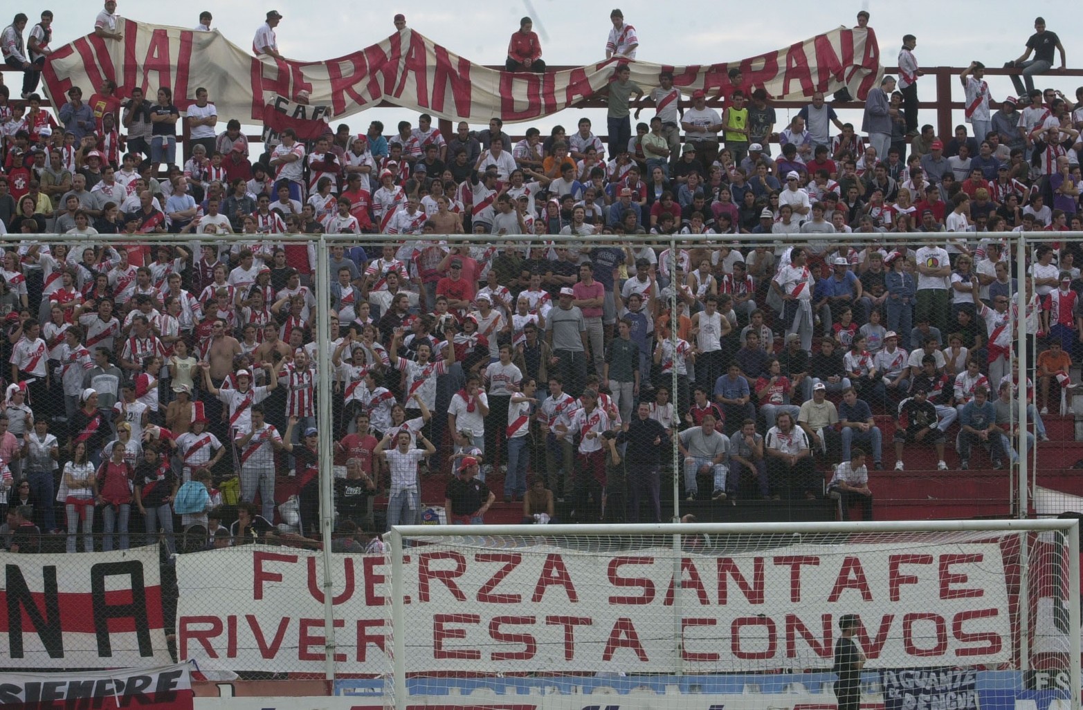 Lunes 12 de mayo de 2003. Unión jugó de local en la cancha de Patronato y enfrentó a River.