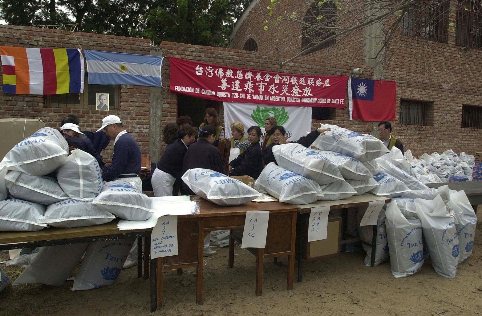 Las donaciones también llegaron del exterior. En la imagen lo que llegó desde Taiwan.