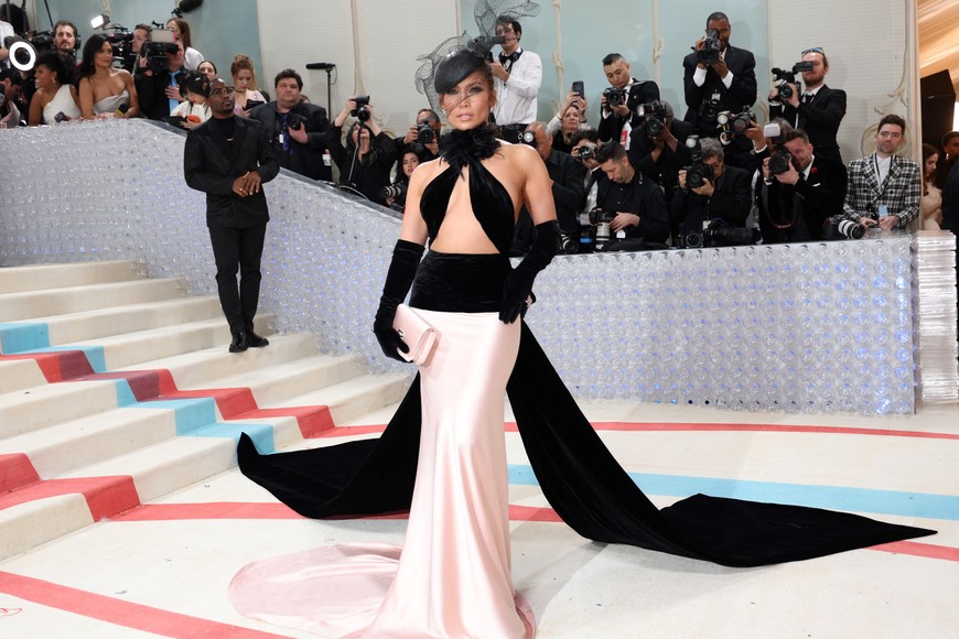 Jennifer Lopez poses at the Met Gala, an annual fundraising gala held for the benefit of the Metropolitan Museum of Art's Costume Institute with this year's theme "Karl Lagerfeld: A Line of Beauty", in New York City, New York, U.S., May 1, 2023. REUTERS/Andrew Kelly