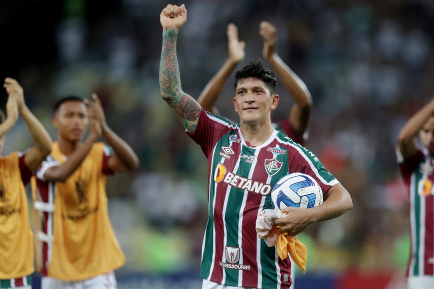 Soccer Football - Copa Libertadores -  Group D - Fluminense v River Plate - Estadio Maracana, Rio de Janeiro, Brazil - May 2, 2023
Fluminense's German Cano celebrates after the game with the match ball after scoring a hat-trick REUTERS/Ricardo Moraes