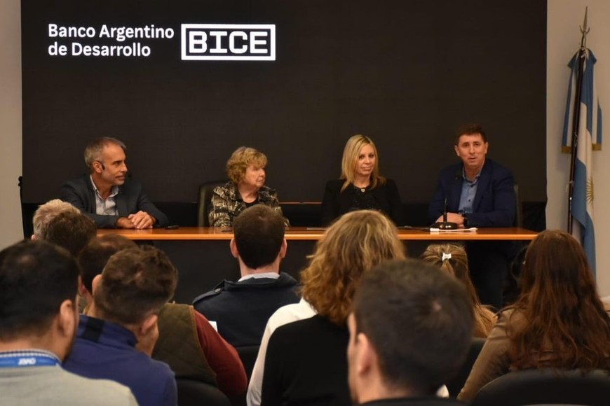 “Luego, destaco el trabajo coordinado que permitió activar una vez más “Juntos y en Positivo” que en esta oportunidad, posibilitó que nuestras Escuelas Agrotécnicas muestren todo su potencial en una exposición de relevancia internacional", manifestó.