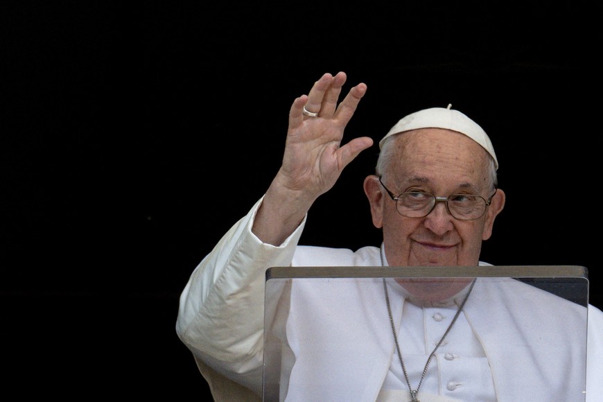 FILE PHOTO: Pope Francis waves as he leads Regina Caeli prayer from his window at the Vatican, May 7, 2023. Vatican Media/­Handout via REUTERS    ATTENTION EDITORS - THIS IMAGE WAS PROVIDED BY A THIRD PARTY./File Photo