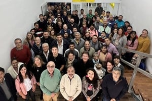 Los representantes descubrieron una placa conmemorativa “en ocasión de la puesta en valor del Área Uniformes.