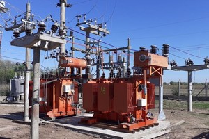 Los trabajos consistieron en la instalación de un transformador de 2.500 KVA, que garantiza el abastecimiento a los usuarios urbanos, grandes demandas industriales y productores tamberos.