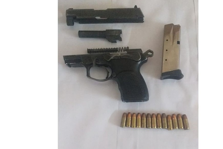 En San Jorge y Lehmann, agentes policiales incautaron cinco armas de fuego en requisas domiciliarias.
