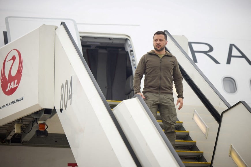 Ukraine's President Volodymyr Zelenskiy arrives at Hiroshima Airport to attend the G7 leaders' summit, in Mihara, Hiroshima prefecture, Japan May 20, 2023  Ukrainian Presidential Press Service/Handout via REUTERS ATTENTION EDITORS - THIS IMAGE HAS BEEN SUPPLIED BY A THIRD PARTY.