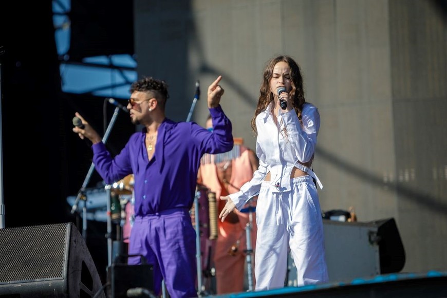 Dante Spinetta con su hija Vida, compartiendo el escenario de Lollapalooza 2023.