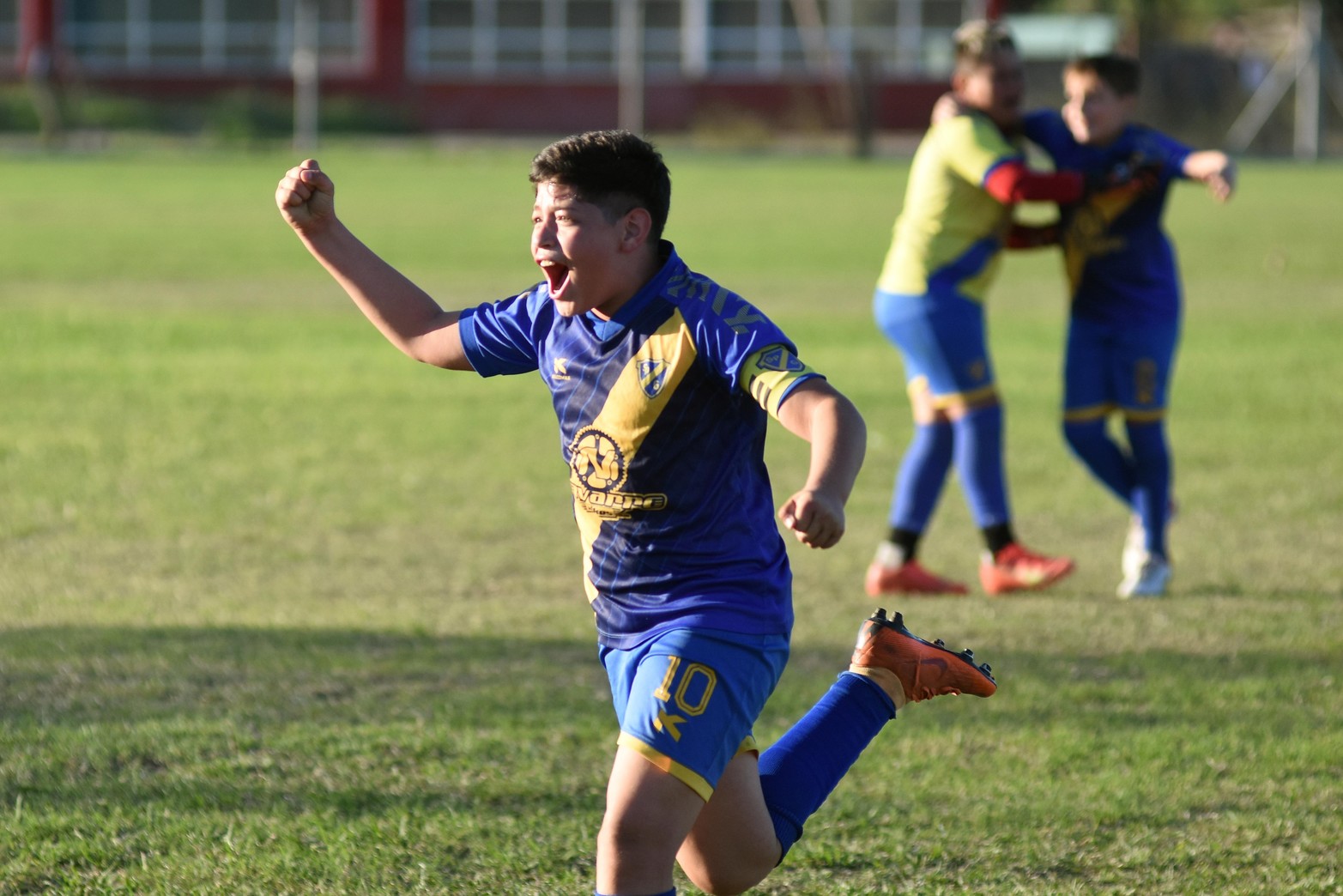 Torneo fútbol infantil en La Perla del oeste. Este domingo finalizó el campeonato que albergó a mas de 1.000 pibes de toda la región. 