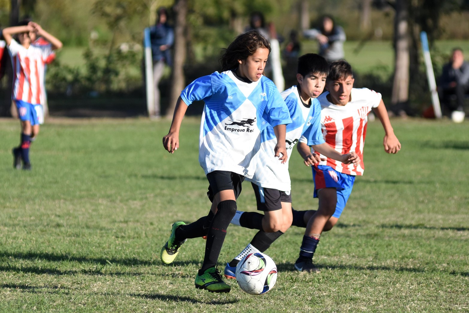 Torneo fútbol infantil en La Perla del oeste. Este domingo finalizó el campeonato que albergó a mas de 1.000 pibes de toda la región. 