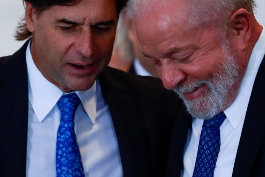 Brazil's President Luiz Inacio Lula da Silva talks with Uruguay's President Luis Lacalle Pou, during the South American Summit at Itamaraty Palace in Brasilia, Brazil May 30, 2023. REUTERS/Ueslei Marcelino