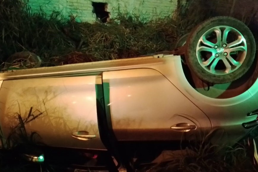 El conductor del vehículo fue examinado por una médica, quien constató que no tenía lesiones. Crédito: El Litoral.