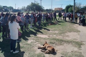 Los vecinos visibilizarón su reclamo ante la ausencia de médicos que atiendan en el dispensario del barrio.