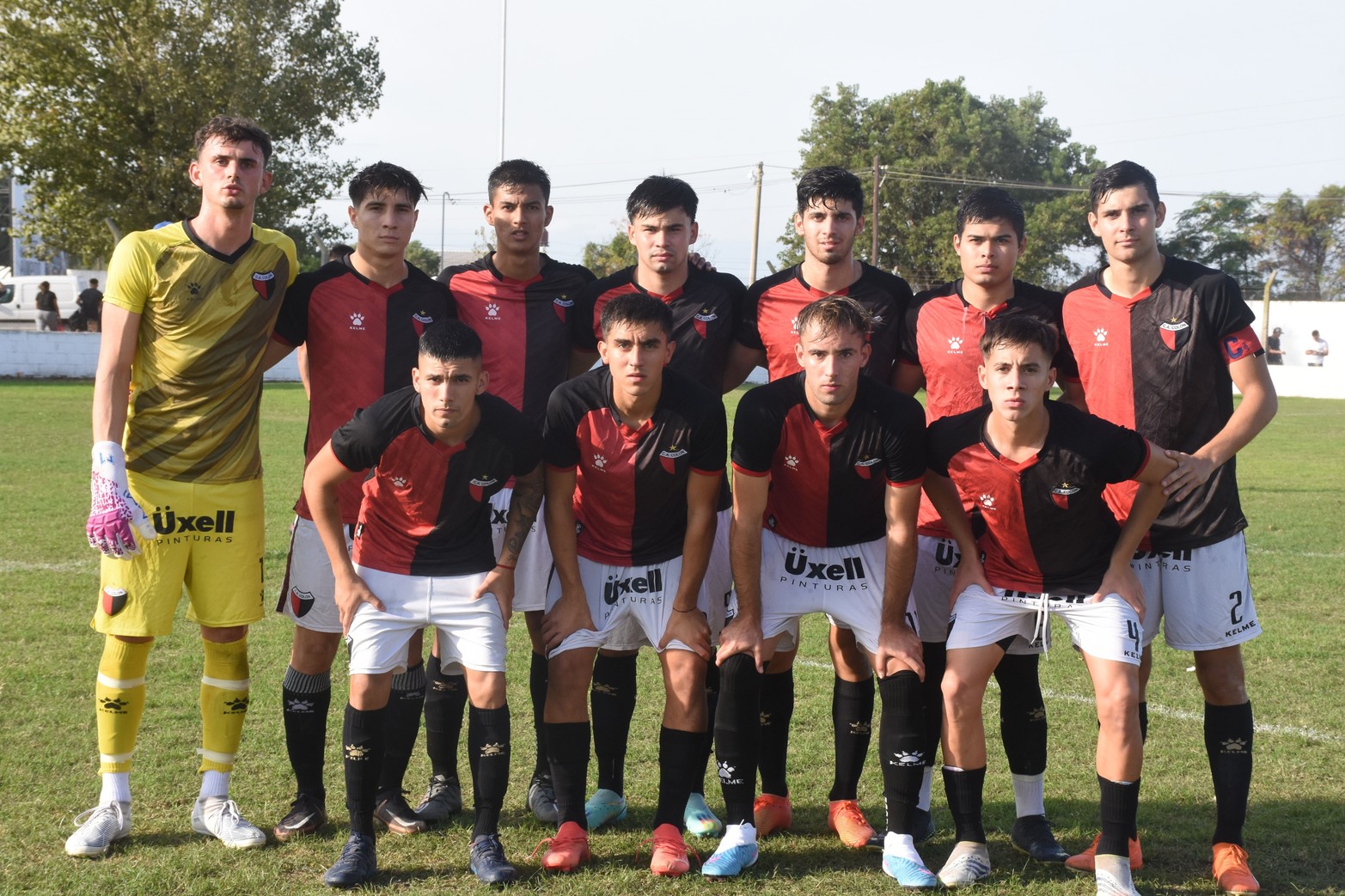 El puntero, de la Liga Santafesina de Fútbol, El Quilla empató 1 a 1 con Colón en un juego que sobraron las emociones.