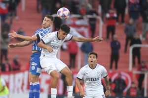 Godoy Cruz complicó aún más a Independiente. Crédito: Ramiro Gómez / Télam