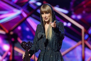 Taylor Swift accepts the "iHeartRadio Innovator" award at the iHeartRadio Music Awards in Los Angeles, California, U.S. March 27, 2023. REUTERS/Mario Anzuoni     TPX IMAGES OF THE DAY