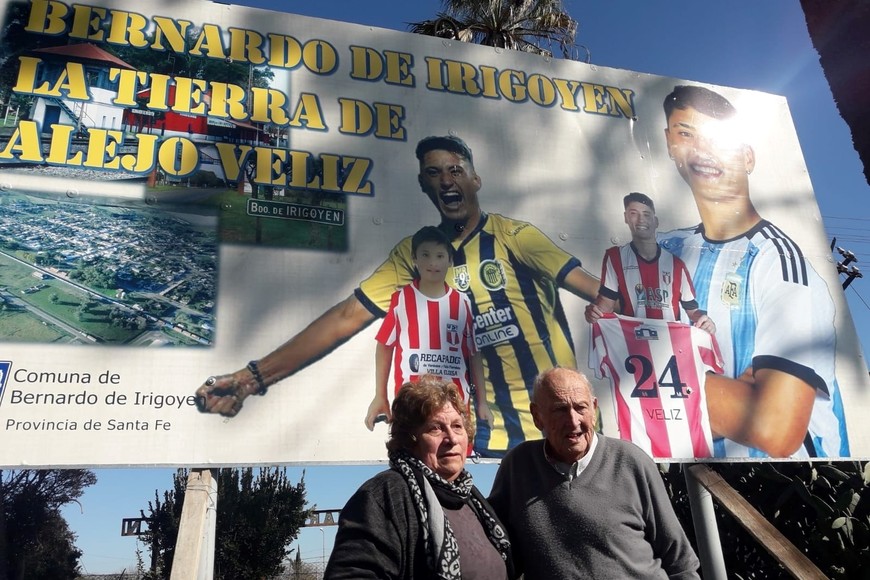 Alejo Véliz tiene su homenaje en Bernardo de Irigoyen -departamento San Jerónimo-, el pueblo de 1.800 habitantes, donde dio sus primeros pasos en el fútbol y también en el folklore.