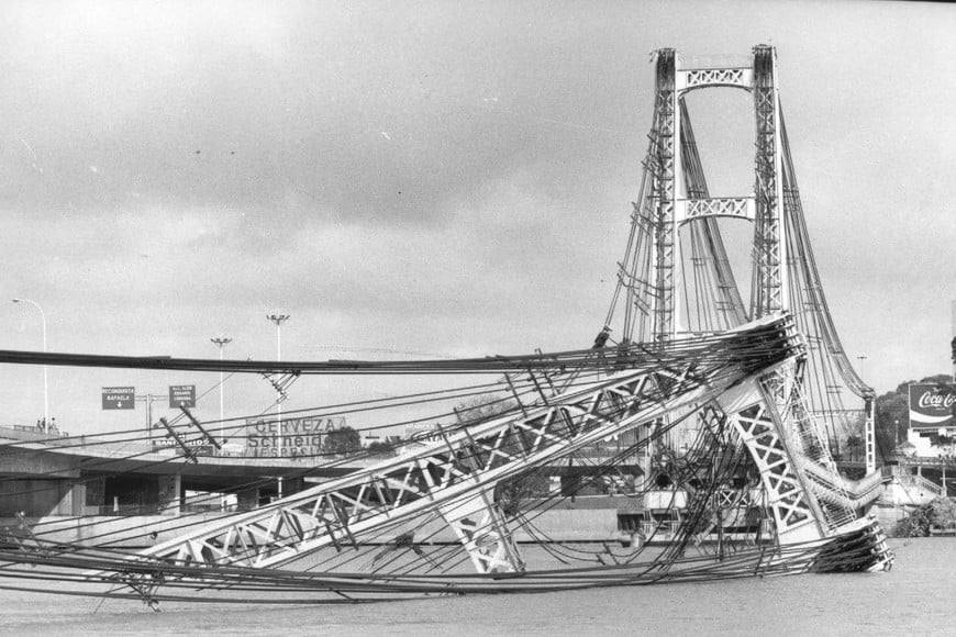 Puente colgante 95 años:  caída y reconstrucción