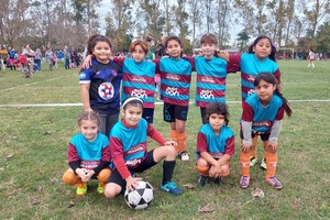 Disfrutaron del juego. En Amsapp, la fiesta fue total y las niñas se llevaron su merecido trofeo. Crédito: Gentileza.