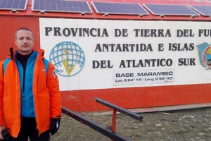 Jorge Sartor, joven diplomático, en sus diferentes experiencias.