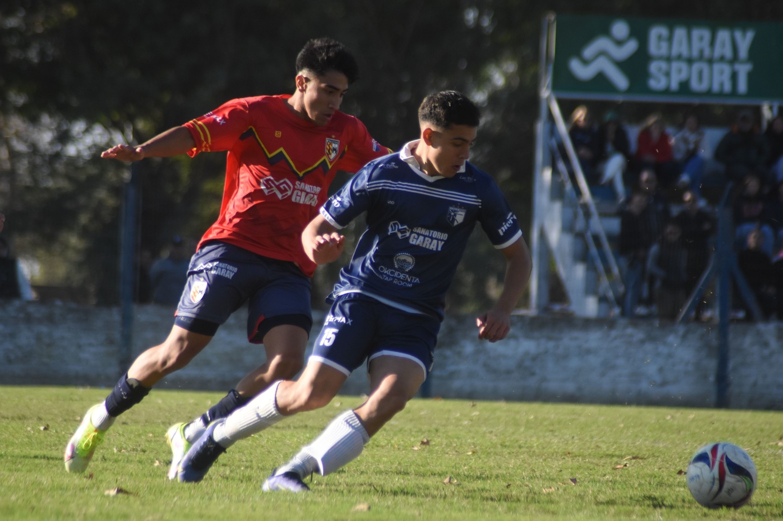 En Cabaña Leiva, el clásico colegial terminó 1 a 1 entre La Salle y Ateneo.