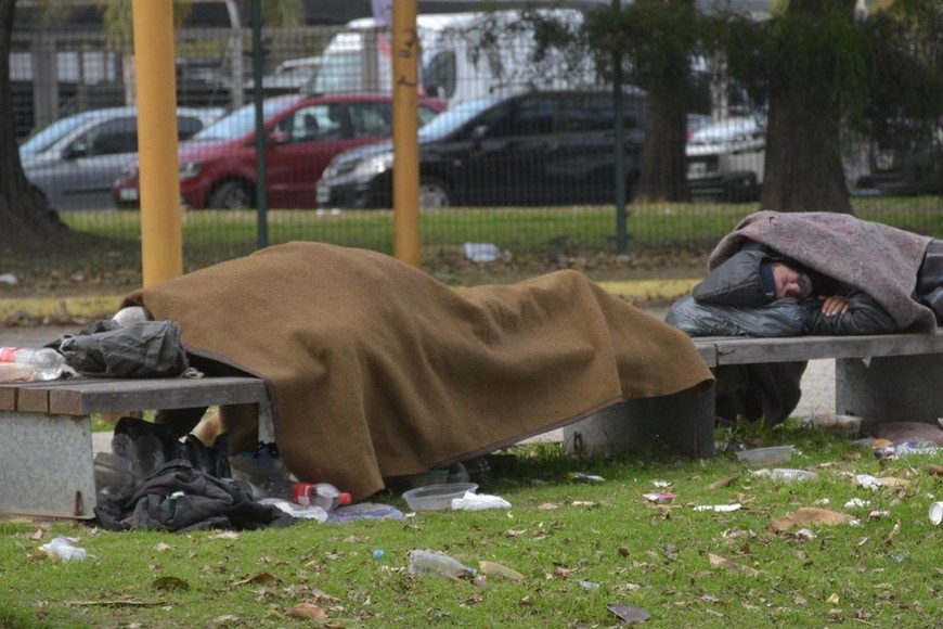 En el último año unas 221 personas pasaron sus noches en la calle, según el relevamiento que hizo el gobierno local.  Foto: Flavio Raina