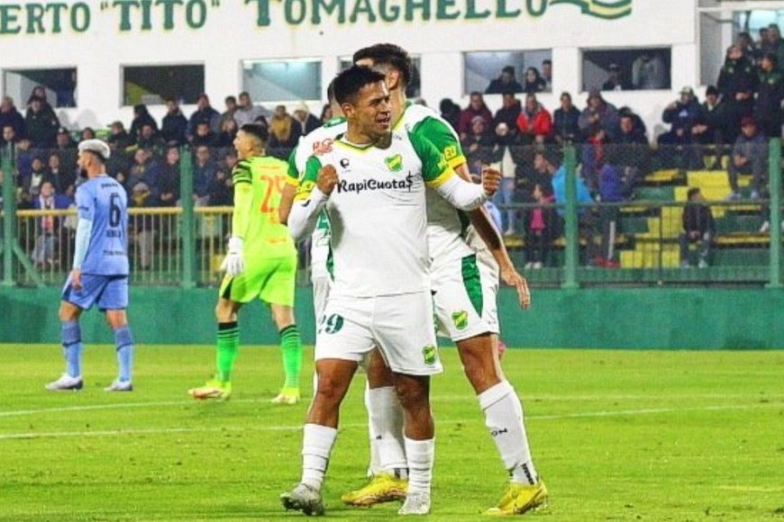 El gol de "Uvita" Fernández que puso en ventaja a Defensa.