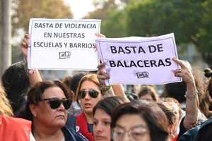 Los docentes se manifestaron el miércoles pasado frente a la sede regional Rosario del Ministerio de Educación provincial. Crédito: Marcelo Manera / Archivo El Litoral