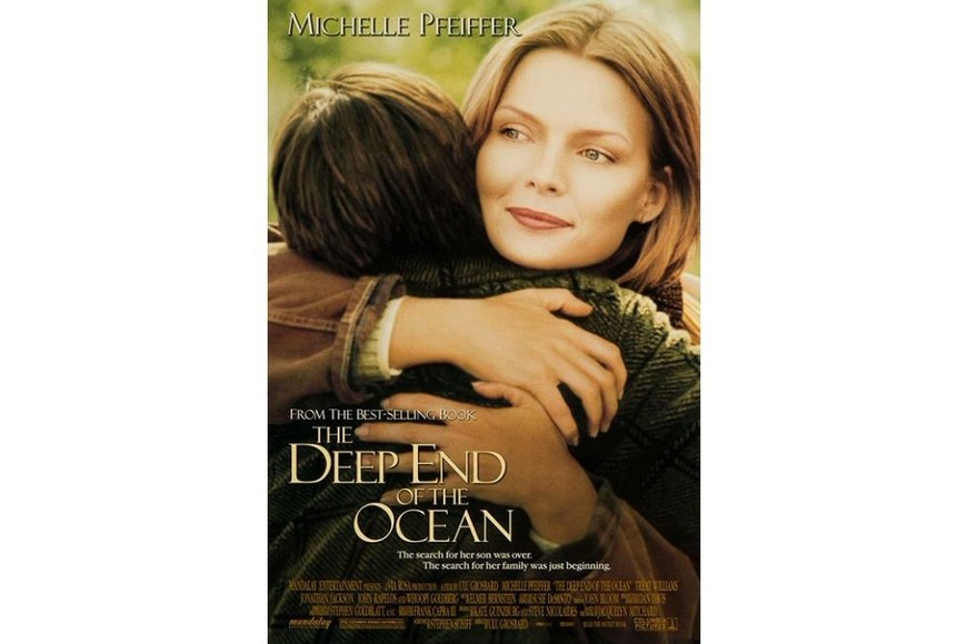 En la pelicula The Deep End Of The Ocean interpreta al padre del niño protagonista