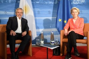 Fernández firmara memorándum "para una Asociación Estratégica sobre cadenas de valor sostenibles de materias primas entre Argentina y la Unión Europea” con Von Der Leyen.