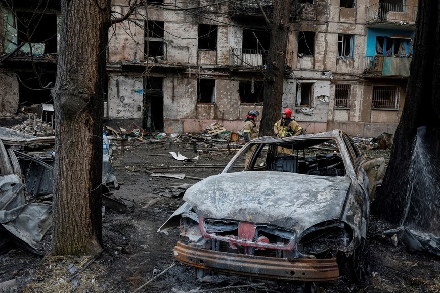 Rescuers work at a site of a residential building heavily damaged by a Russian missile strike, amid Russia's attack on Ukraine, in Kryvyi Rih, Dnipropetrovsk region, Ukraine June 13, 2023. REUTERS/Alina Smutko