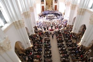 La orquesta y el coro en un concierto ofrecido en la Basílica en 2017. Foto: Archivo El Litoral / Manuel Fabatía