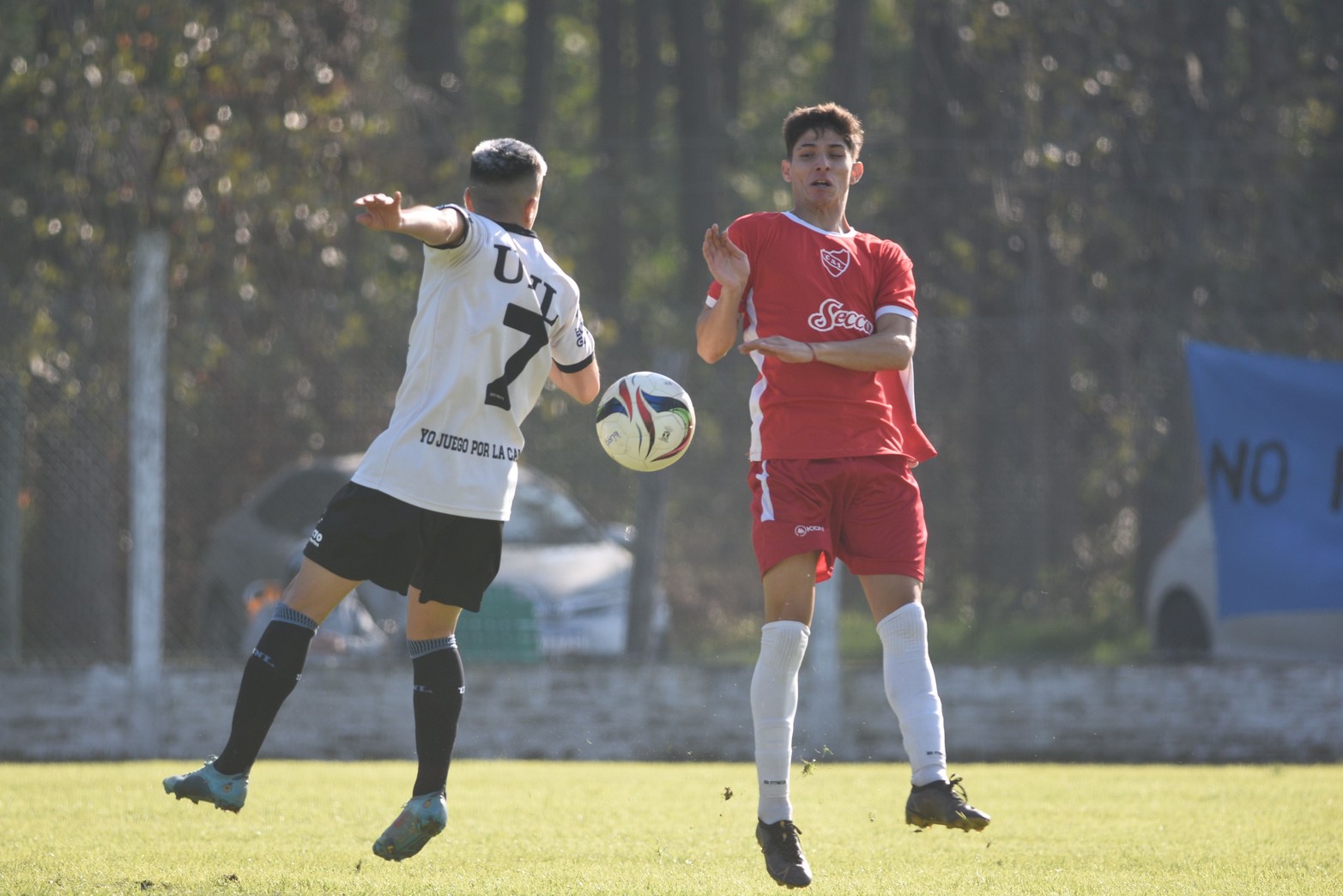 Independiente le ganó 1 a 0 a UNL y lidera las posiciones junto a El Quilla.  Torneo Apertura de la liga Santafesina de fútbol.