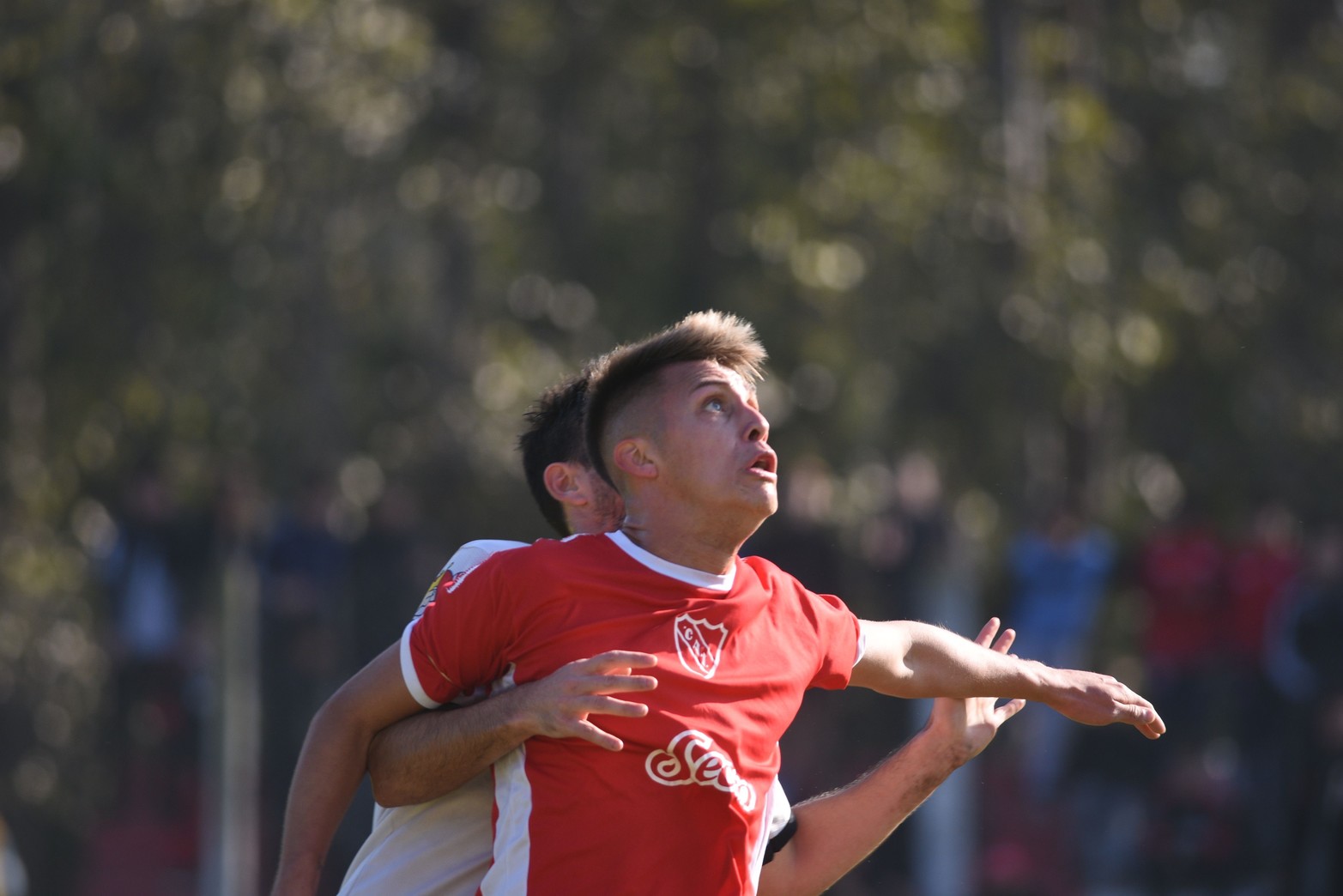 Independiente le ganó 1 a 0 a UNL y lidera las posiciones junto a El Quilla.  Torneo Apertura de la liga Santafesina de fútbol.