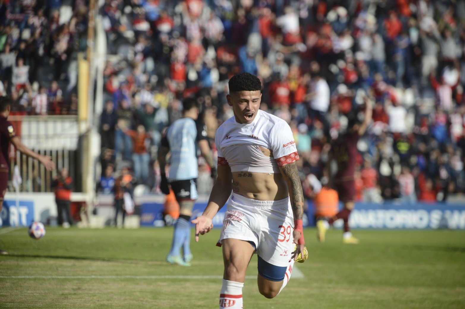 El festejo que no fue. El VAR anuló el gol Machuca.