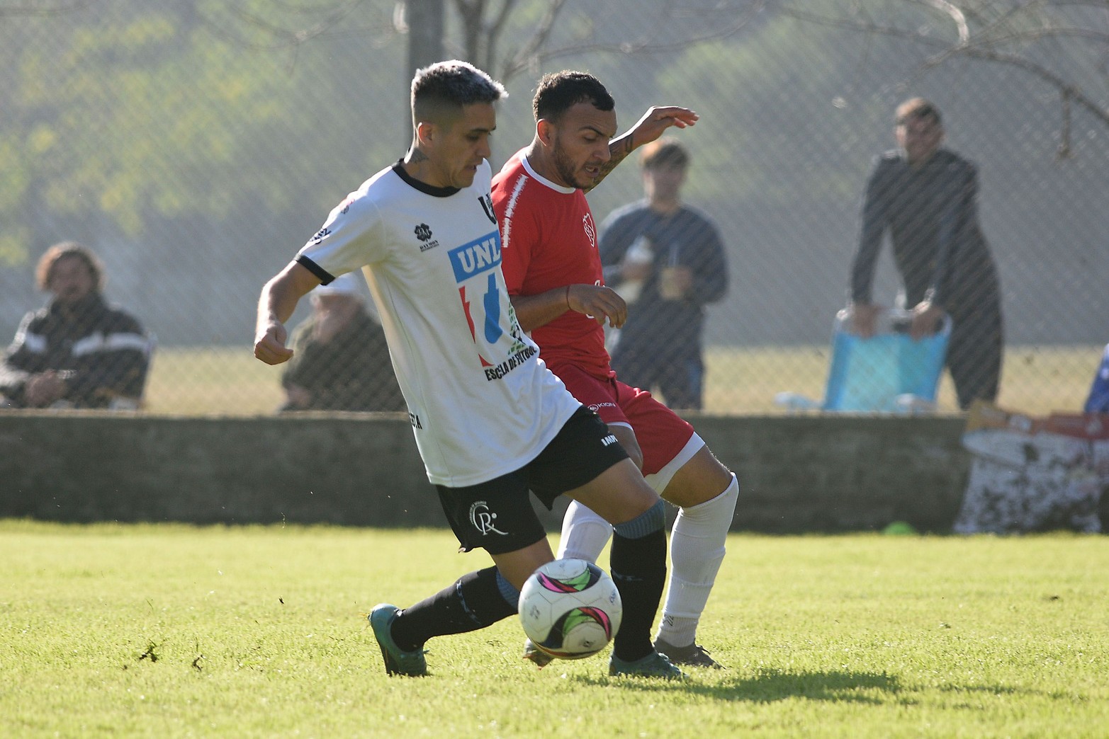 Independiente le ganó 1 a 0 a UNL y lidera las posiciones junto a El Quilla.  Torneo Apertura de la liga Santafesina de fútbol.