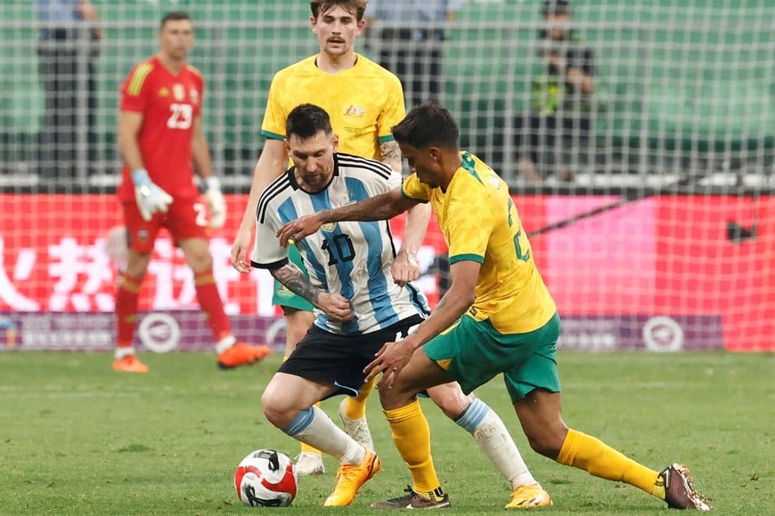 Soccer Football - Friendly - Argentina v Australia - Workers' Stadium, Beijing, China - June 15, 2023
Argentina's Lionel Messi in action with Australia's Keanu Baccus REUTERS/Thomas Peter