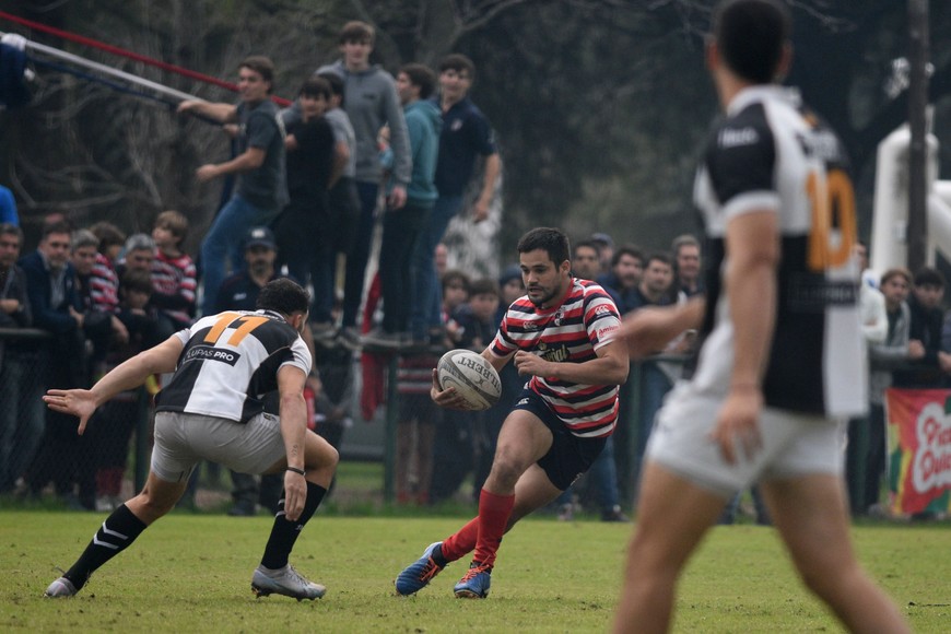 Rugby: Santa Fe le ganó al CAE y sigue arriba