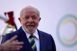 Lula Da Silva, llega a la sesión de clausura de la Cumbre del Nuevo Pacto Financiero Global, en París. Crédito: REUTERS.