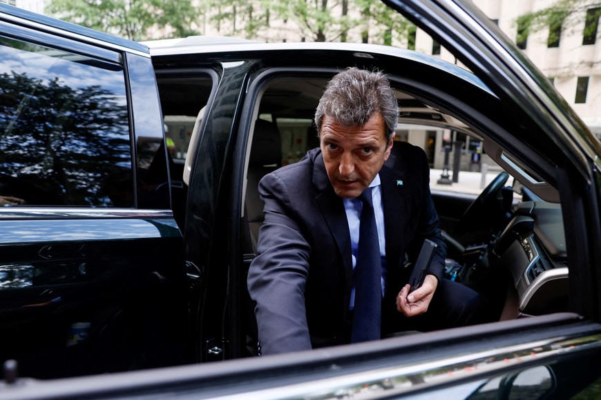 FILE PHOTO: Argentina's Economy Minister Sergio Massa departs after attending a meeting with International Monetary Fund (IMF) Chairperson and Managing Director Kristalina Georgieva at the IMF headquarters in Washington, U.S., September 12, 2022. REUTERS/Evelyn Hockstein/File Photo