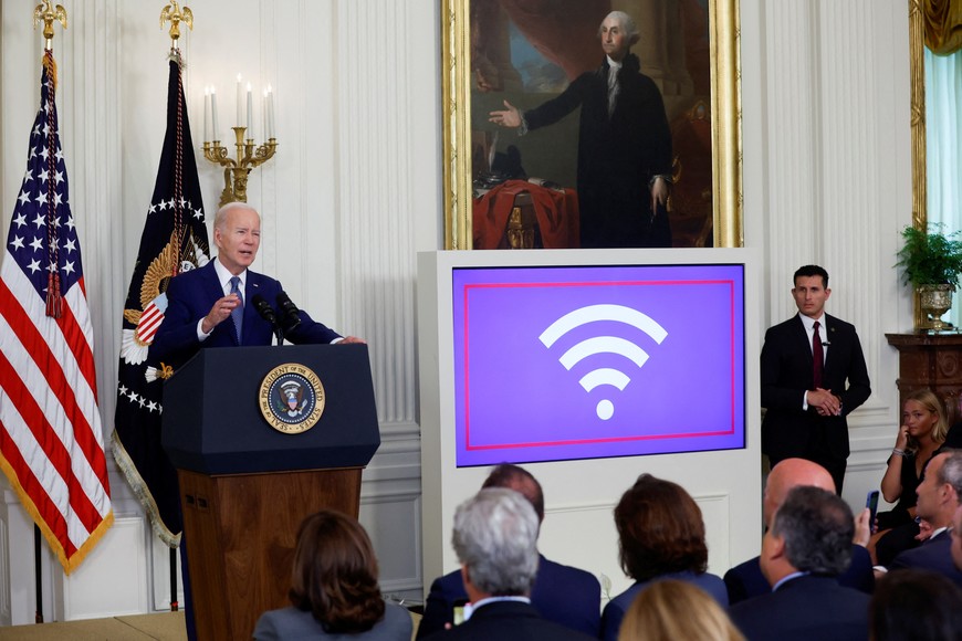 U.S. President Joe Biden announces a $42.45 billion national grant program for high-speed internet infrastructure deployment called the Broadband Equity Access and Deployment (BEAD) program, at the White House in Washington, U.S., June 26, 2023. REUTERS/Jonathan Ernst