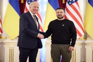 Joe Biden y Volodimir Zelesnki en Ucrania.