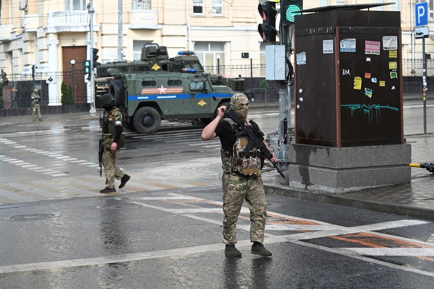 Fighters of Wagner private mercenary group are deployed in a street near the headquarters of the Southern Military District in the city of Rostov-on-Don, Russia, June 24, 2023. REUTERS/Stringer