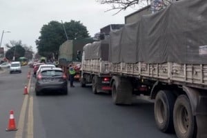 Controles sobre en el ingreso al Puente Carretero este miércoles.