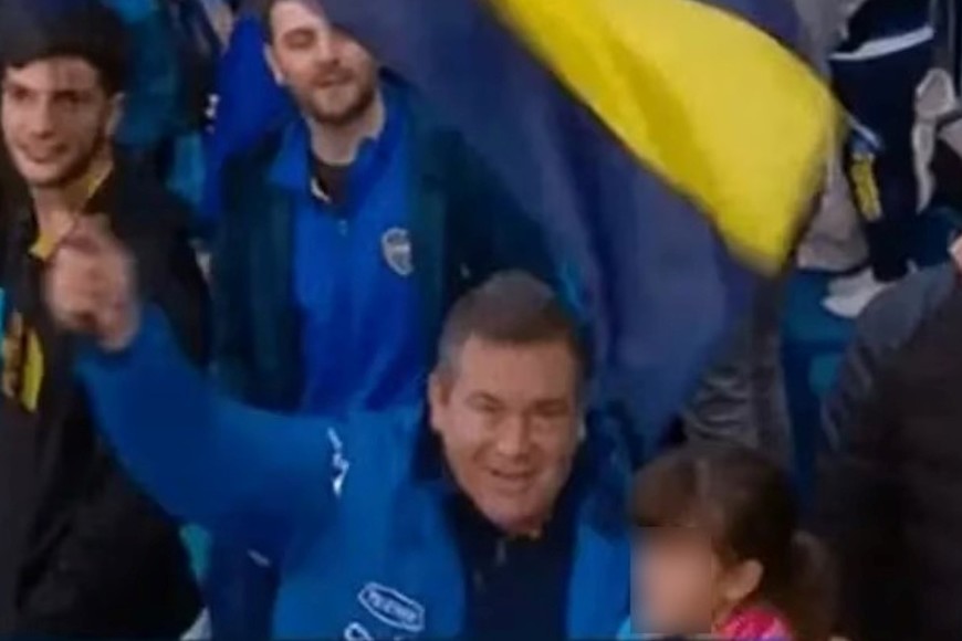 Miguel Abbondándolo en la tribuna de Boca.