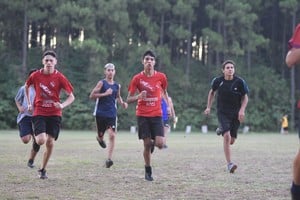 Con el fútbol como bandera. Más de 400 pibes disfrutan cada día de las instalaciones. Crédito: Manuel Fabatía