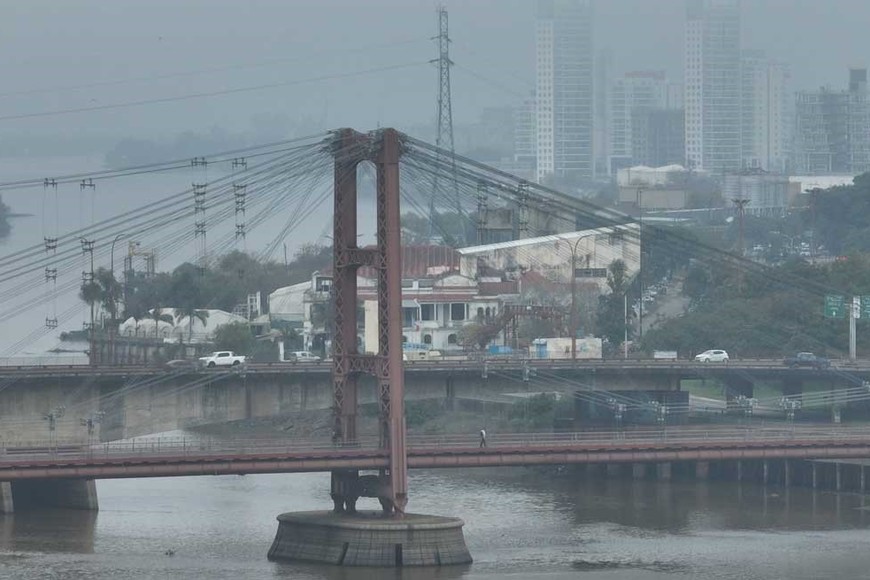 Las nubes y la neblina matutina se registran por estos días en la capital santafesina. Crédito: Fernando Nicola