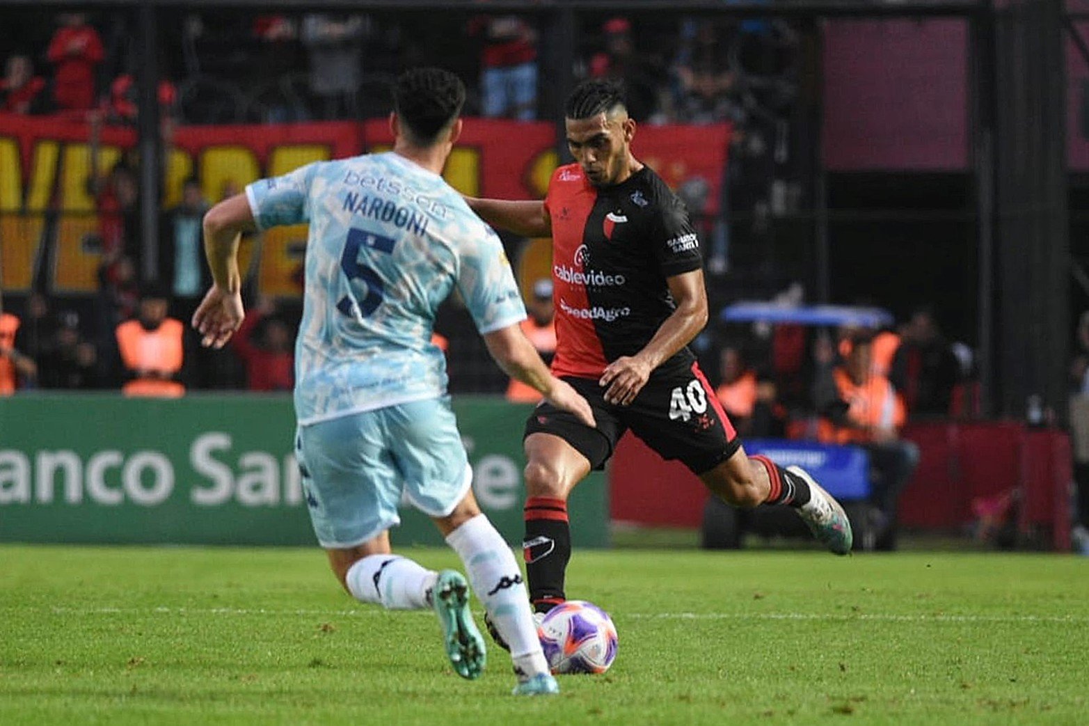 Colón fue goleado 4 a 0 por Racing en Santa Fe.