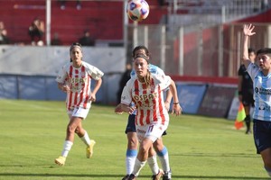 A no bajar los brazos. El plantel de Unión fue eliminado por Atlético de Rafaela en la tanda de penales. El equipo de Poccia sigue como líder en el torneo local y ahora se abocará a ese campeonato que lo tiene como líder absoluto. Crédito: Guillermo Di Salvatore.